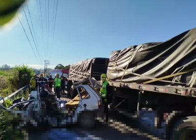 Acidente entre carro e caminhão deixa 5 mortos em rodovia de SC