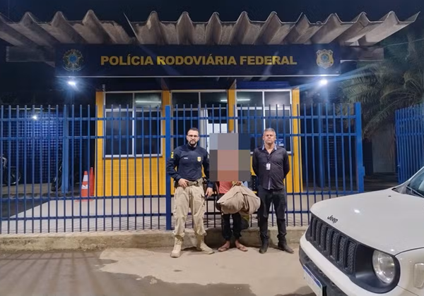 Adolescente furta carro dos pais e viaja para encontrar garota que conheceu no Roblox