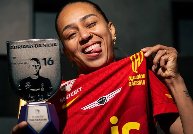 Adriana Silva é eleita um das melhores atacantes da Liga Saudita Feminina em 2026