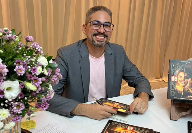 Alan Holanda lança o livro “Não foi de repente – os sinais estavam lá