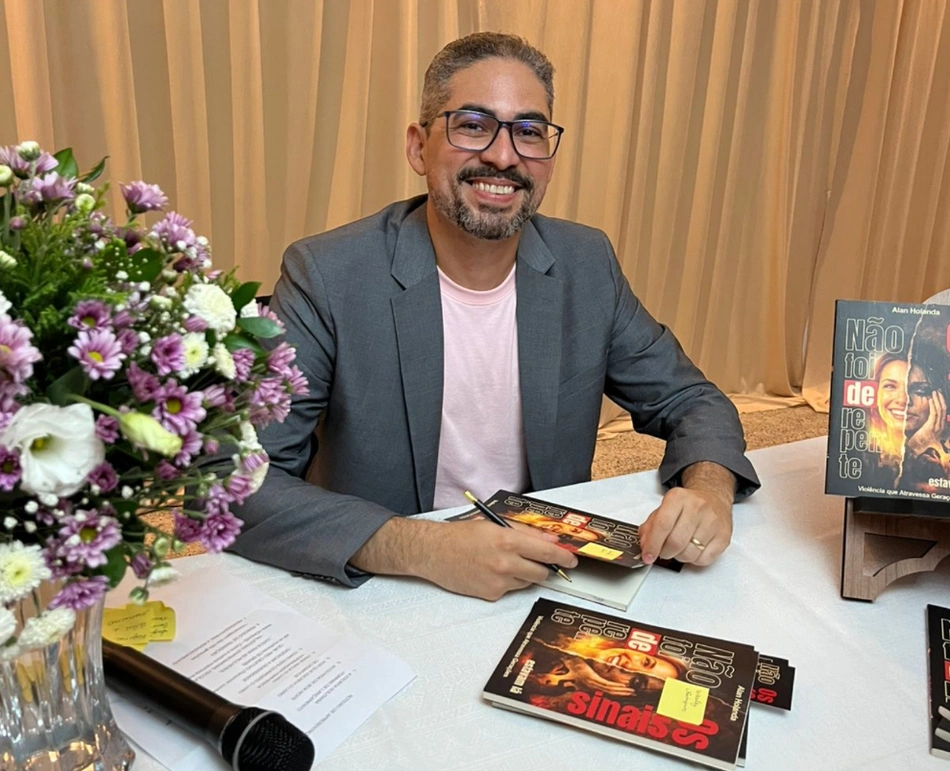 Alan Holanda lança o livro “Não foi de repente – os sinais estavam lá