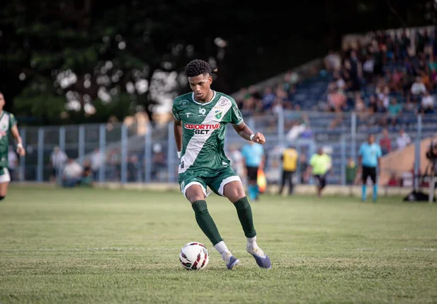 Altos vence Ferroviário com gol de Robinho
