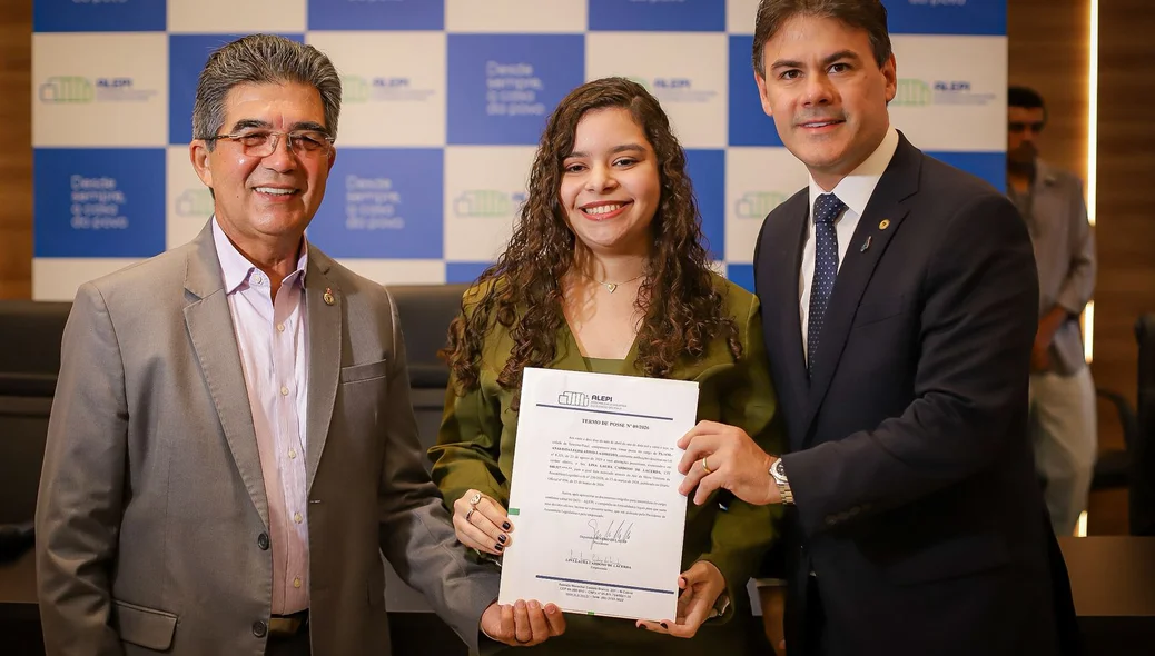 Aprovados no concurso da Alepi são empossados