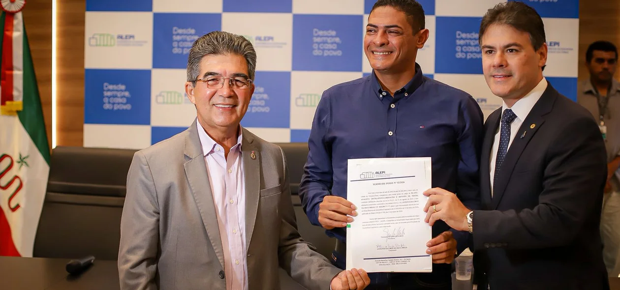Aprovados no concurso da Alepi são empossados