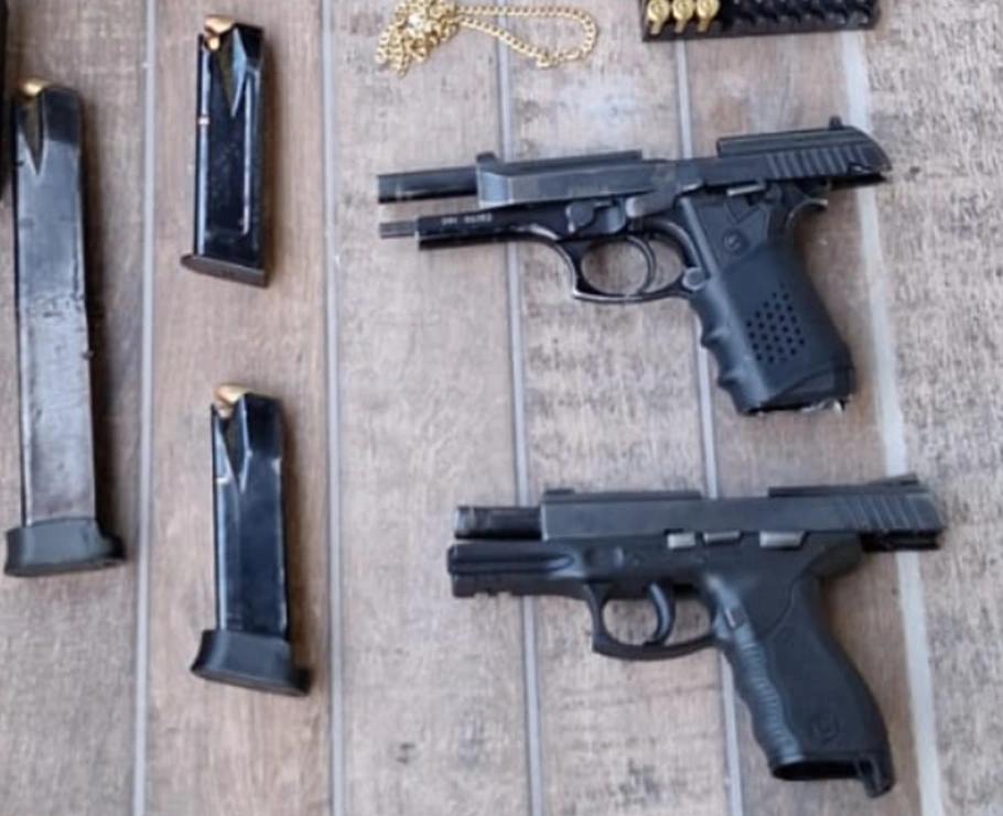 Armas de fogo apreendidas pelo DHPP, dentre elas pistola PT100 da PM-MA