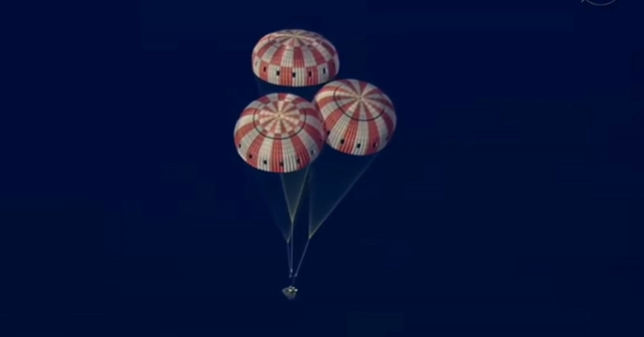 Artemis II retorna à Terra e conclui missão que levou o homem novamente à Lua