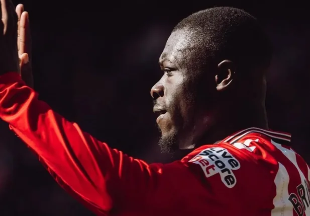 Atacante Brian Brobbey