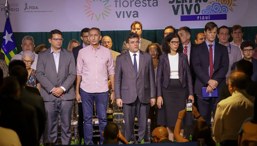 Autoridades no evento