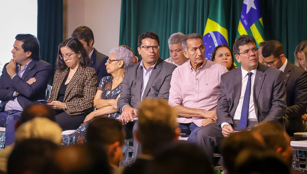 Autoridades no evento