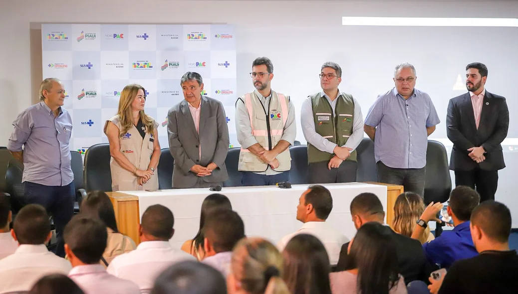 Autoridades no evento