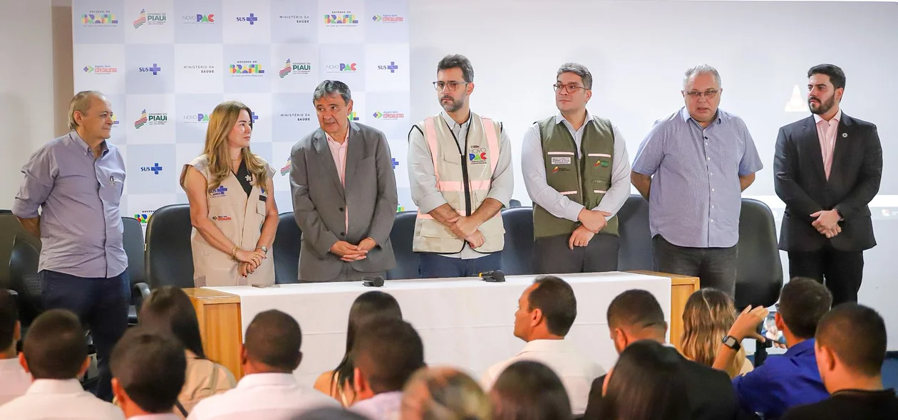 Autoridades no evento