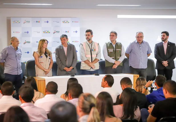 Autoridades no evento