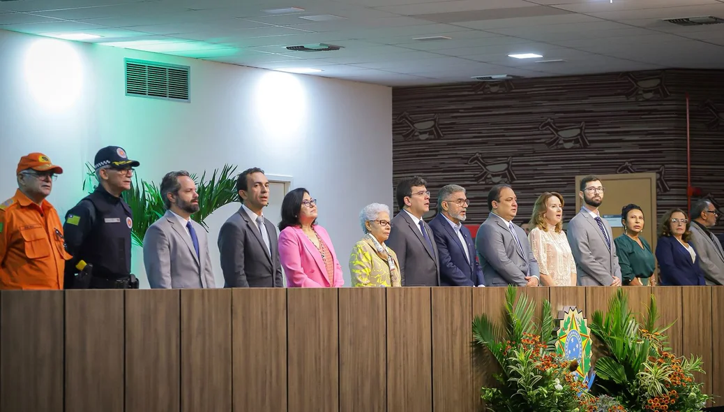 Autoridades presentes na solenidade