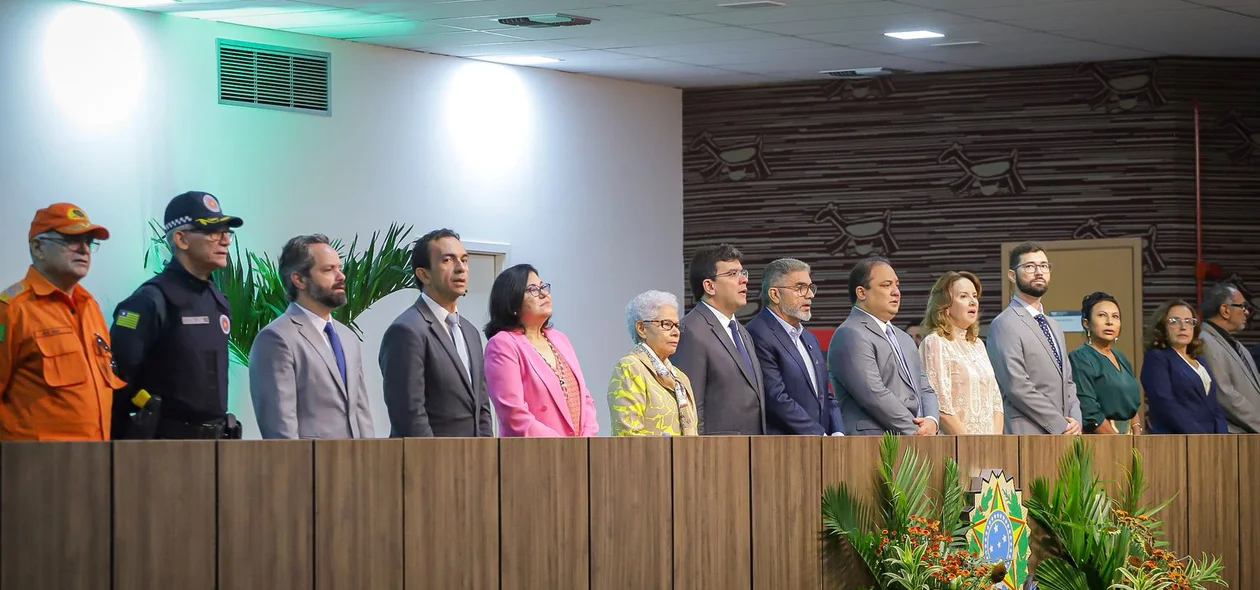 Autoridades presentes na solenidade