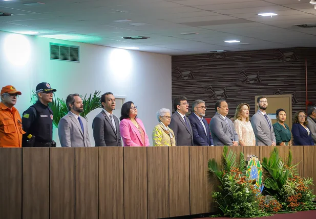 Autoridades presentes na solenidade