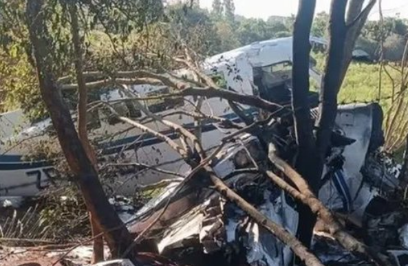 Avião com milhões de dólares e reais cai na Colômbia e dinheiro é saqueado