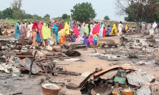 Bombardeio em mercado da Nigéria deixa pelo menos 100 mortos