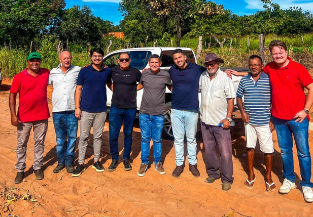 Breno visita cinco municípios do sul do estado e fiscaliza obras de calçamento em Gilbués