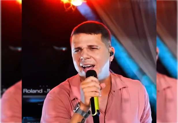 Cantor César Araújo