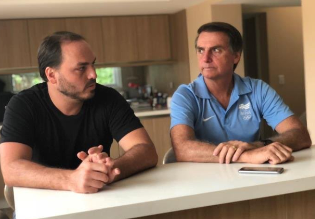 Carlos Bolsonaro e Jair Bolsonaro