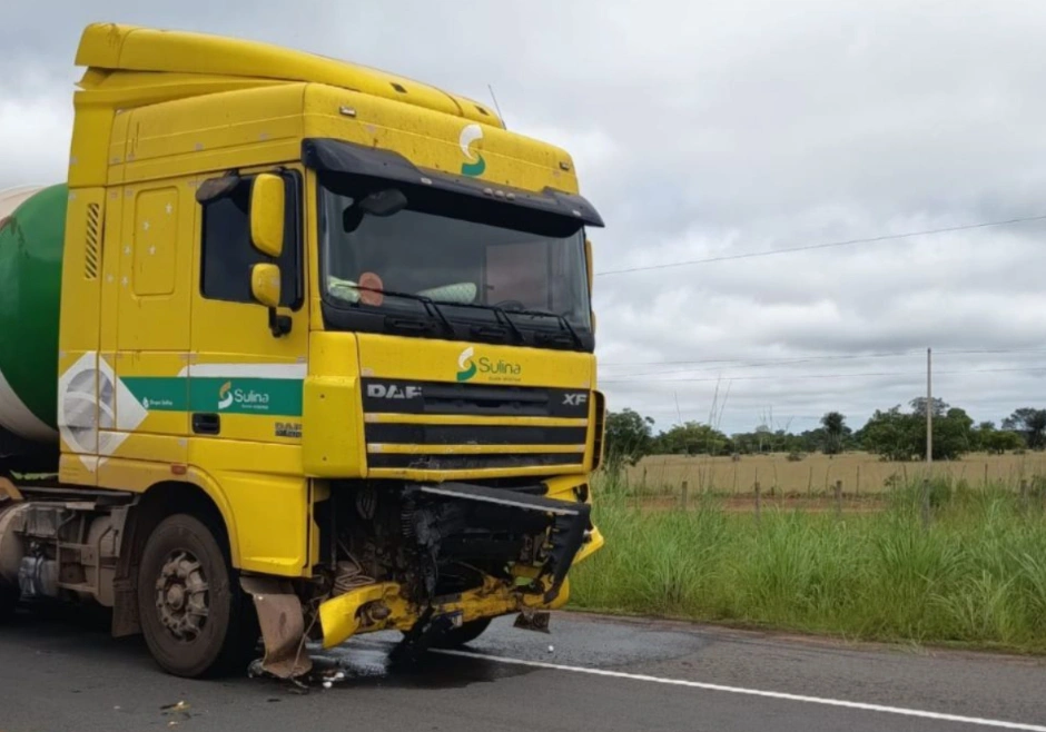 Carreta envolvida no acidente na BR 343 em Campo Maior