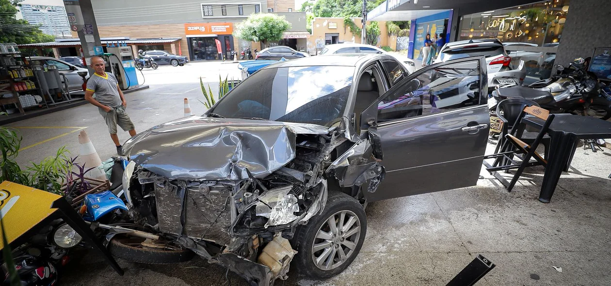 Carro destruído