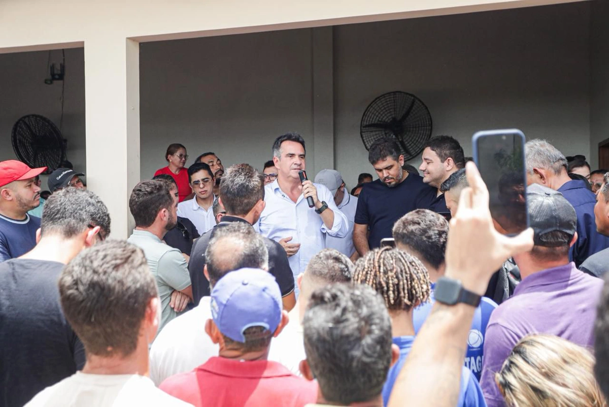 Ciro Nogueira é recebido por multidão em Cocal