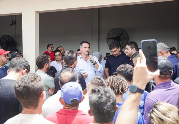 Ciro Nogueira é recebido por multidão em Cocal