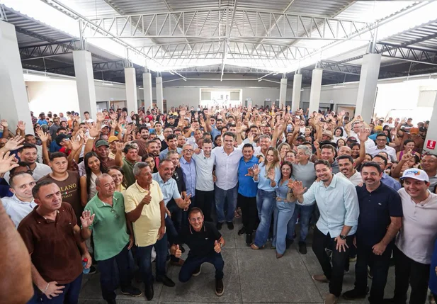Ciro Nogueira reforça pré-candidatura à reeleição e cumpre agenda em cidades do Sul do Piauí com inauguração de obras