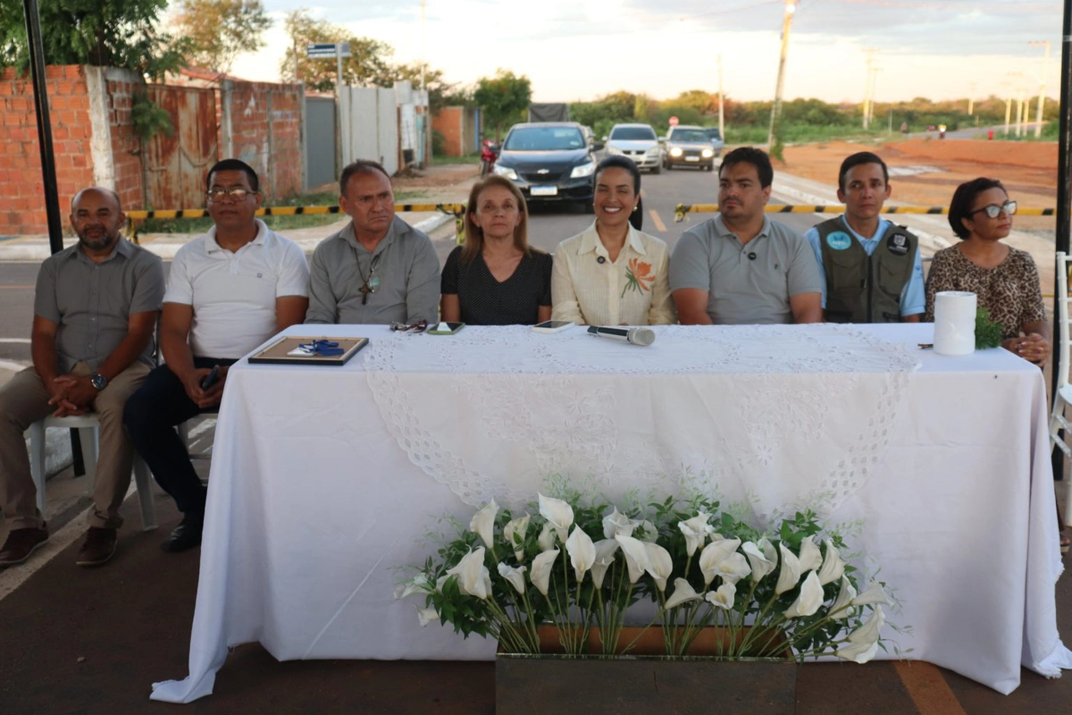 Composição da Mesa de Honra na solenidade de inauguração da Casa de Reinserção Anjos de Resgate