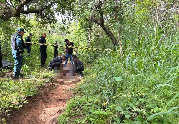 Corpo foi encontrado em área de mata