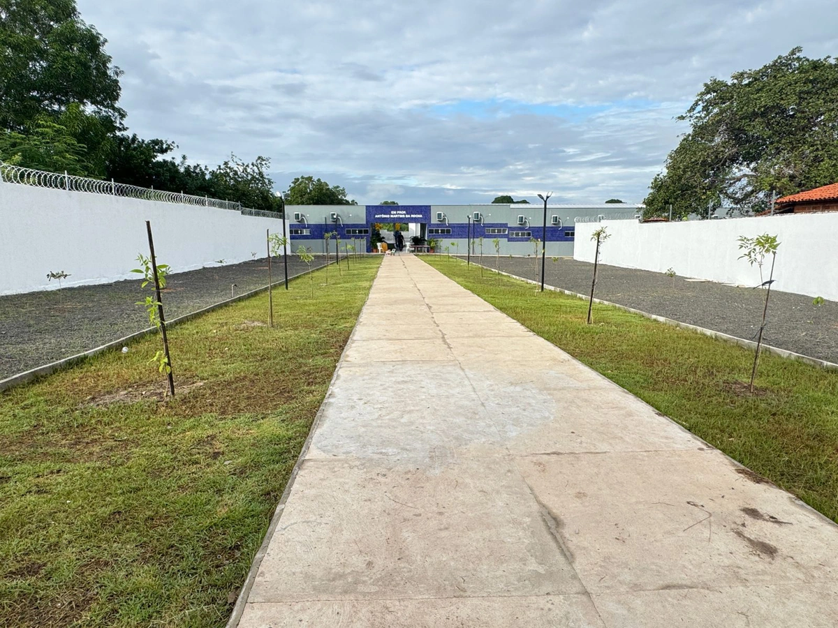 Corredor de entrada da escola