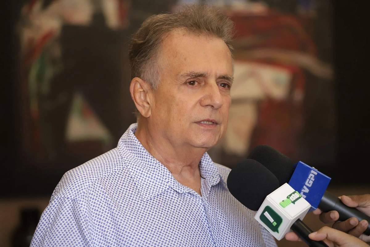 Deputado Flávio Nogueira em entrevista à imprensa