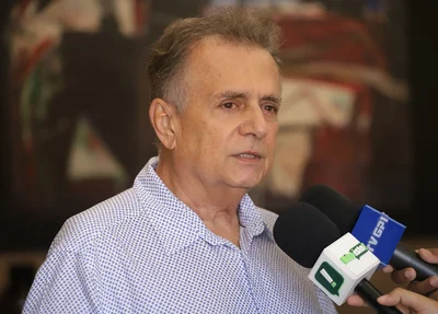Deputado Flávio Nogueira em entrevista à imprensa