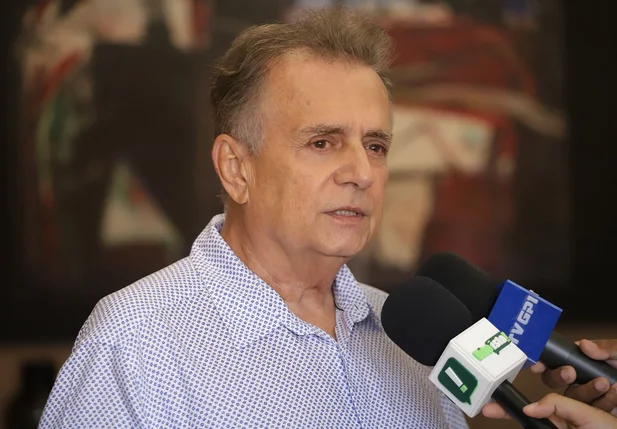 Deputado Flávio Nogueira em entrevista à imprensa
