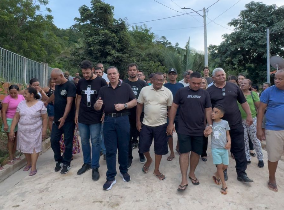Deputado Gessivaldo Isaías entrega calçamento na Vila Gayoso em Teresina