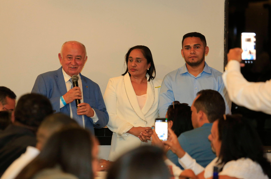 Deputado Júlio César reúne vereadores do Piauí em Brasília