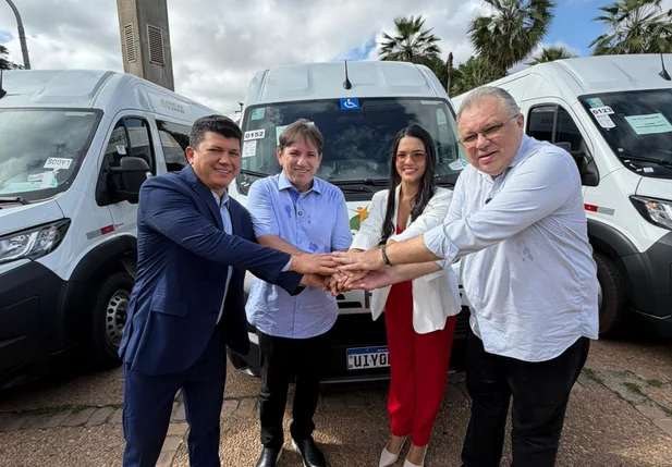 Deputado Rubens Vieira celebra entrega de 50 vans e reforça apoio à assistência social no Piauí