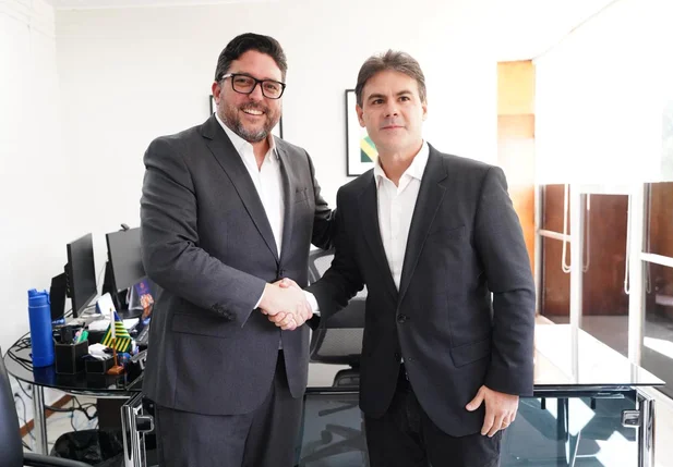 Deputado Severo Eulálio participa de reunião na Sead para tratar do programa Casa Legal em Júlio Borges