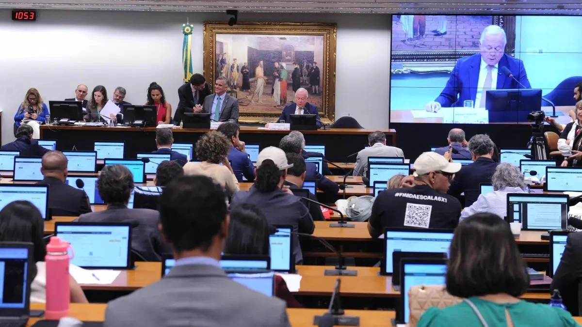 Discussão e votação de propostas legislativas na Câmara dos Deputados