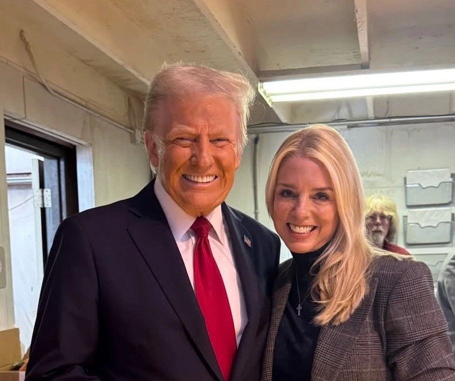 Donald Trump e Pam Bondi