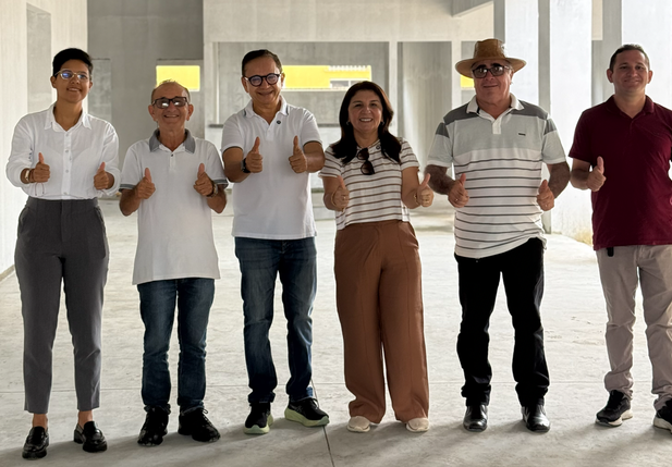 Dr. Hélio e prefeita Maninha acompanham obra do novo Mercado Municipal em Luís Correia