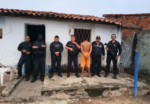 Dupla é presa suspeita de assaltar idoso e roubar colar de ouro no Centro de Teresina