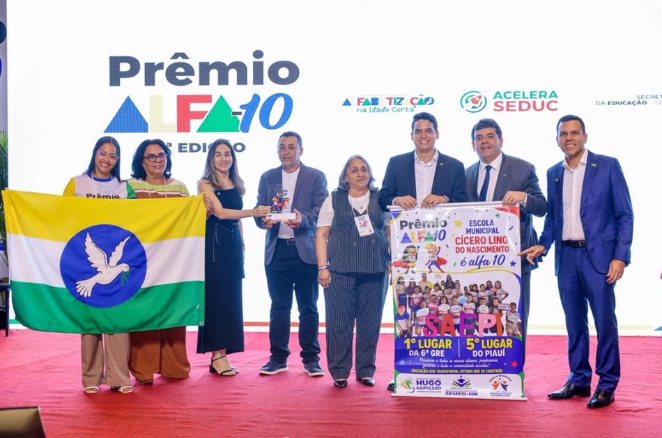 Educação de Hugo Napoleão recebe prêmio Alfa-10 durante solenidade em Teresina
