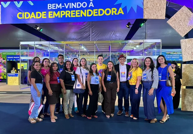 Empreendedores e o prefeito Abdoral Melo