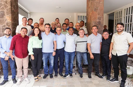 Encontro do ex-prefeito Assis Mãozinha, lideranças e vereadores com Joel Rodrigues e Ciro Nogueira