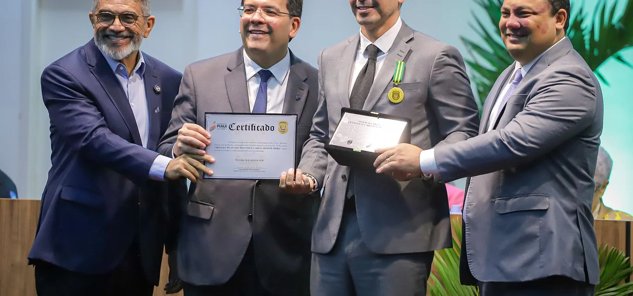 Entrega de medalhas e reconhecimentos