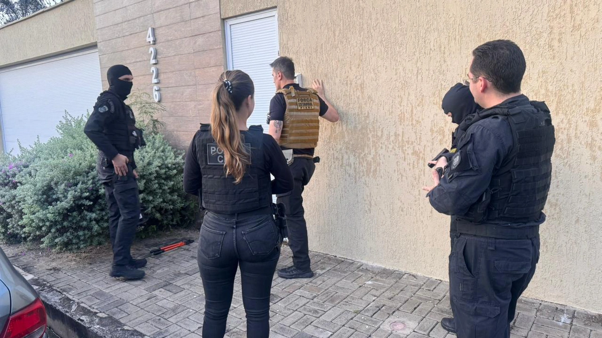 Equipes da Polícia Civil no endereço localizado em Teresina
