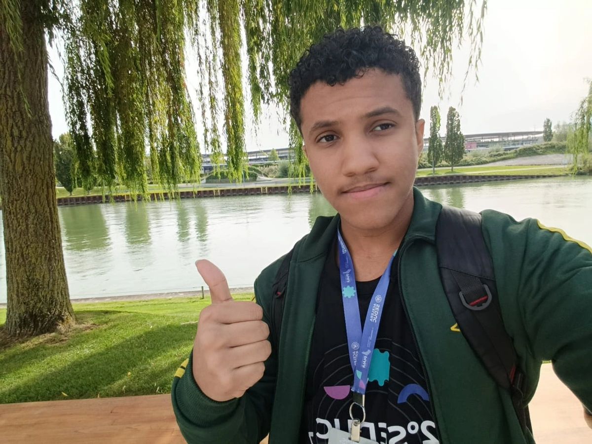 Estudante da rede estadual, Arthur Fernandes vivenciou intercâmbio na Alemanha.