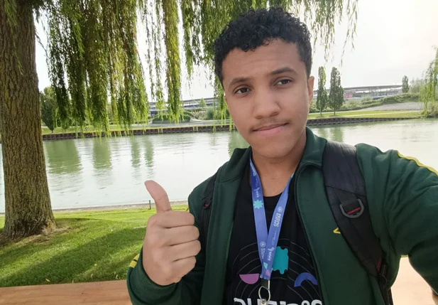 Estudante da rede estadual, Arthur Fernandes vivenciou intercâmbio na Alemanha.